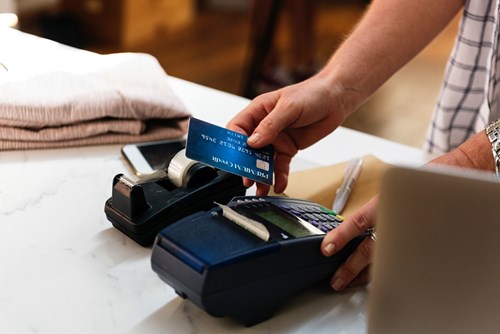 person completing purchase using credit card